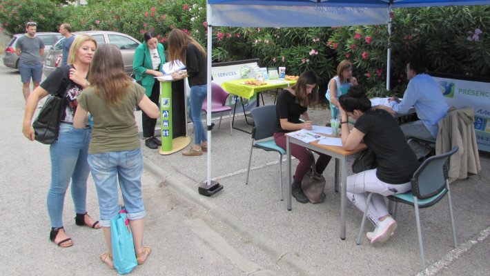 UN JOB-DATING RÉUSSI À PRÉSENCE VERTE SERVICES UN JOB-DATING RÉUSSI À PRÉSENCE VERTE SERVICES